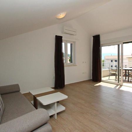 Apartments By The Sea Baska, Krk - 18845 المظهر الخارجي الصورة