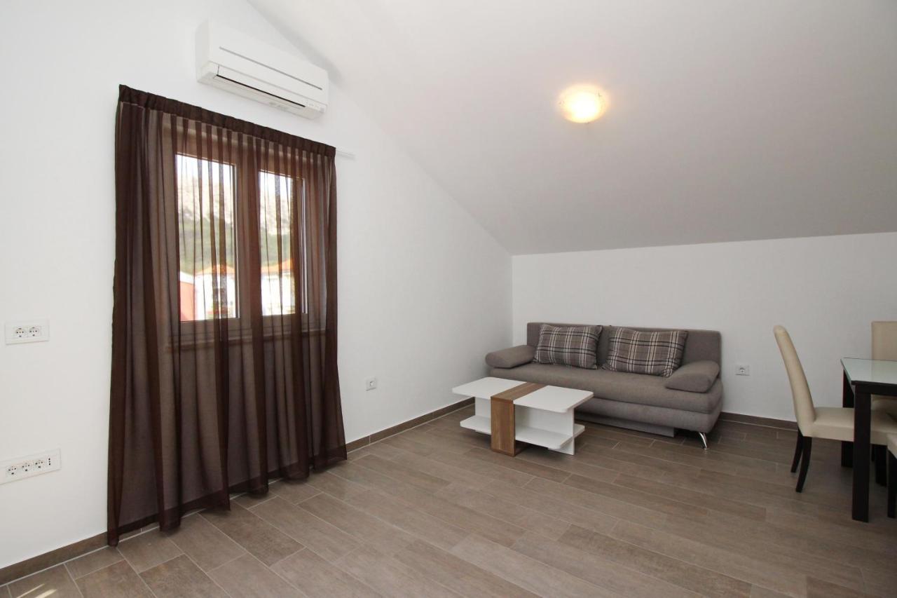 Apartments By The Sea Baska, Krk - 18845 المظهر الخارجي الصورة